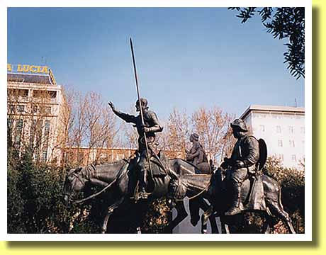 スペインの首都マドリッドのスペイン広場にあるドン・キホーテとサンチョ・パンサの像